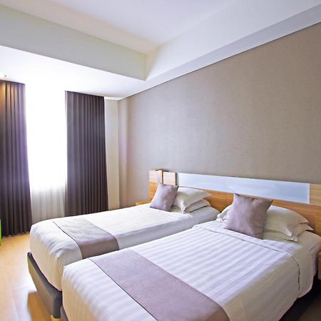 Hotel Fortunagrande Seturan Yogyakarta Exteriör bild