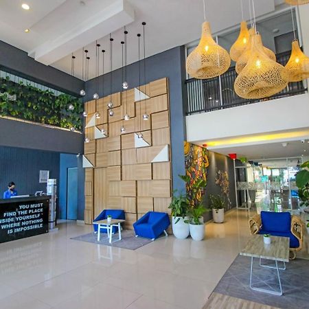 Hotel Fortunagrande Seturan Yogyakarta Exteriör bild