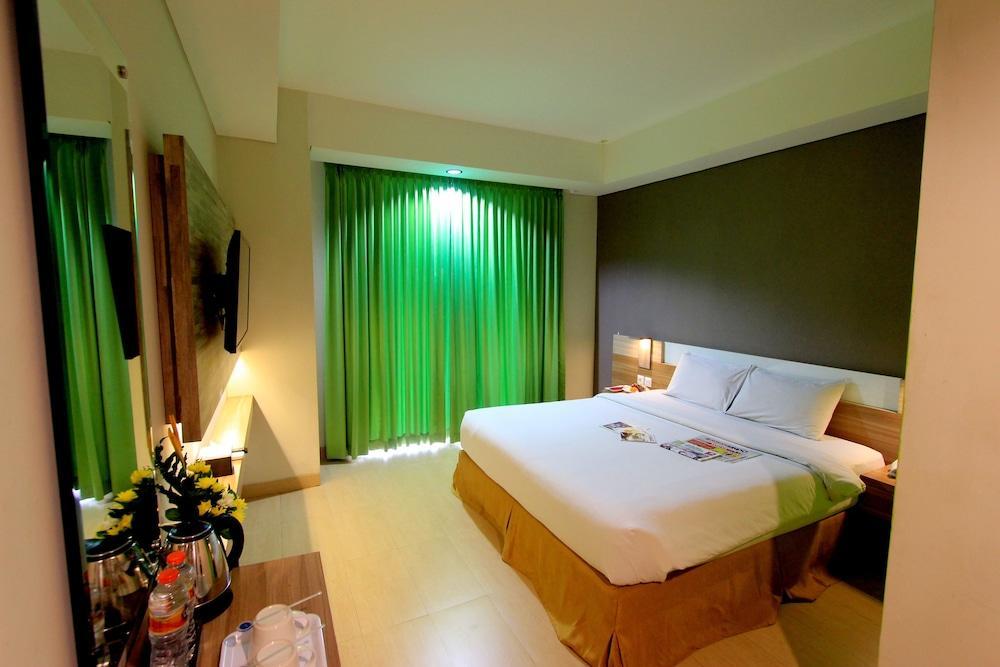 Hotel Fortunagrande Seturan Yogyakarta Exteriör bild