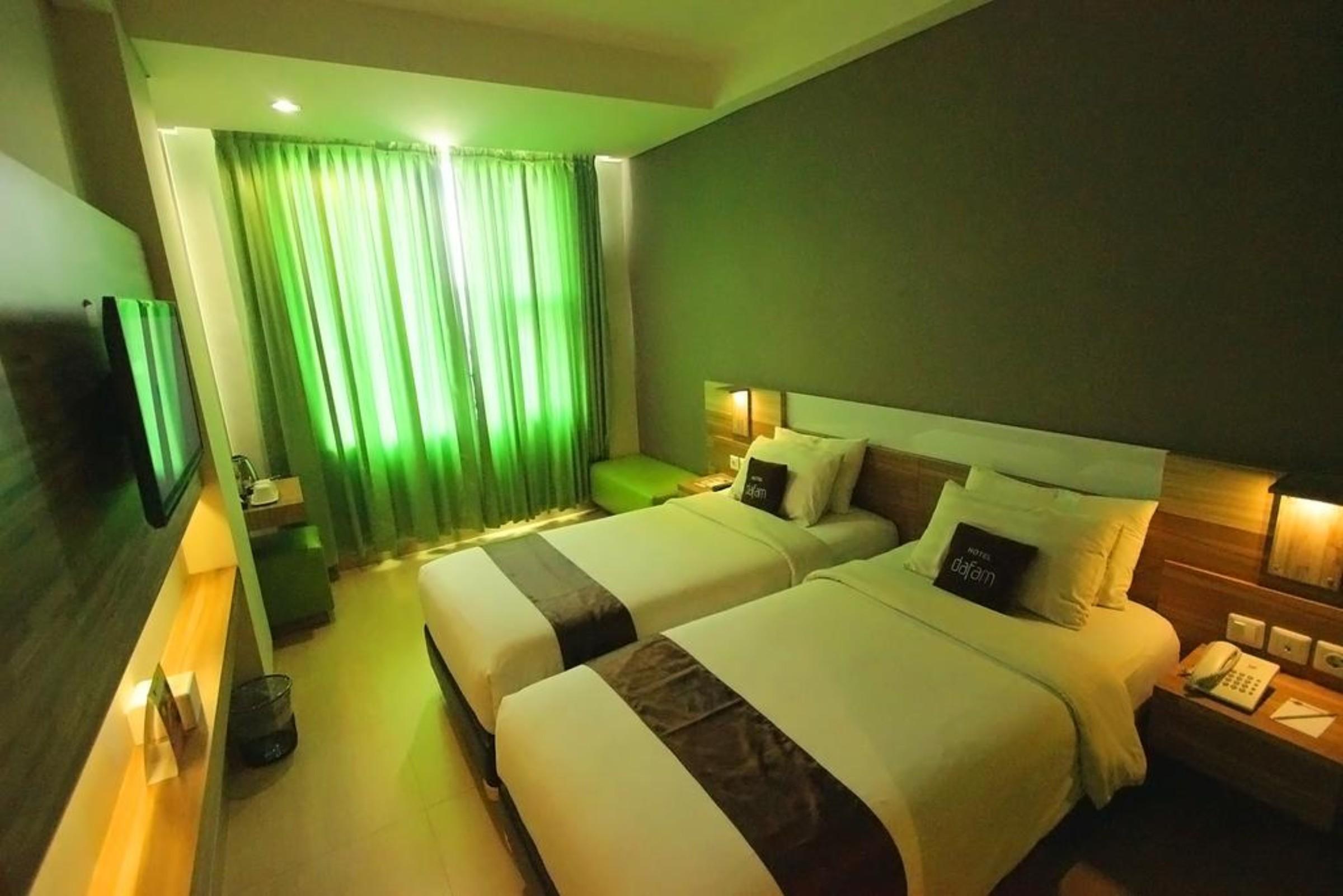 Hotel Fortunagrande Seturan Yogyakarta Exteriör bild