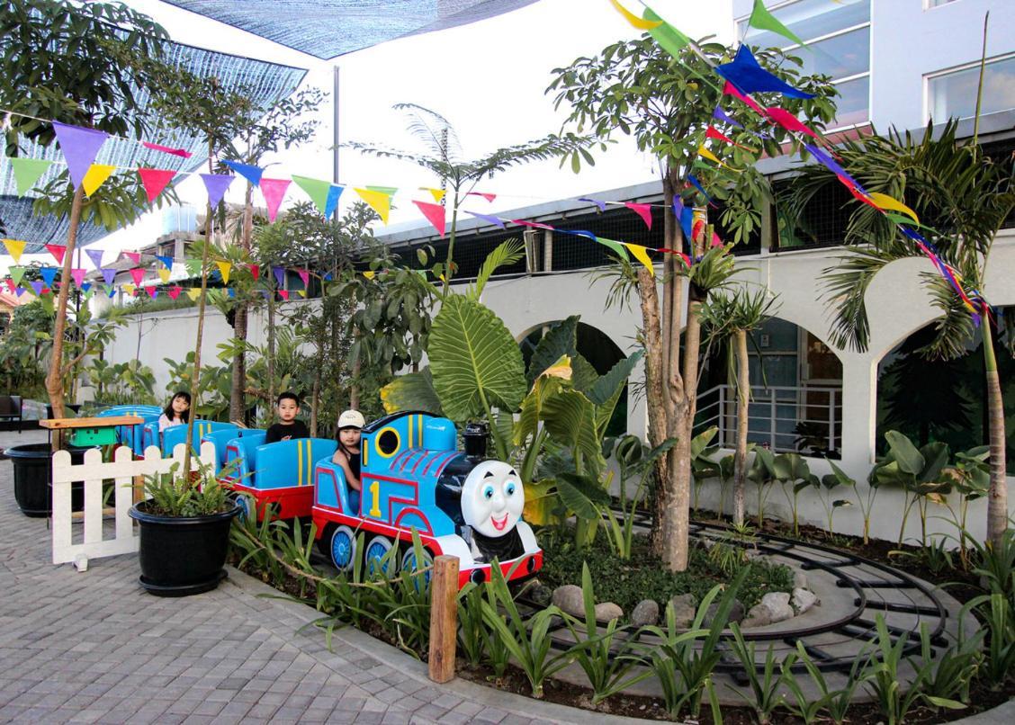 Hotel Fortunagrande Seturan Yogyakarta Exteriör bild