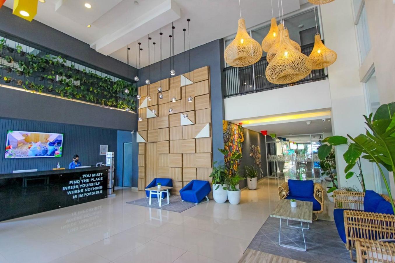 Hotel Fortunagrande Seturan Yogyakarta Exteriör bild