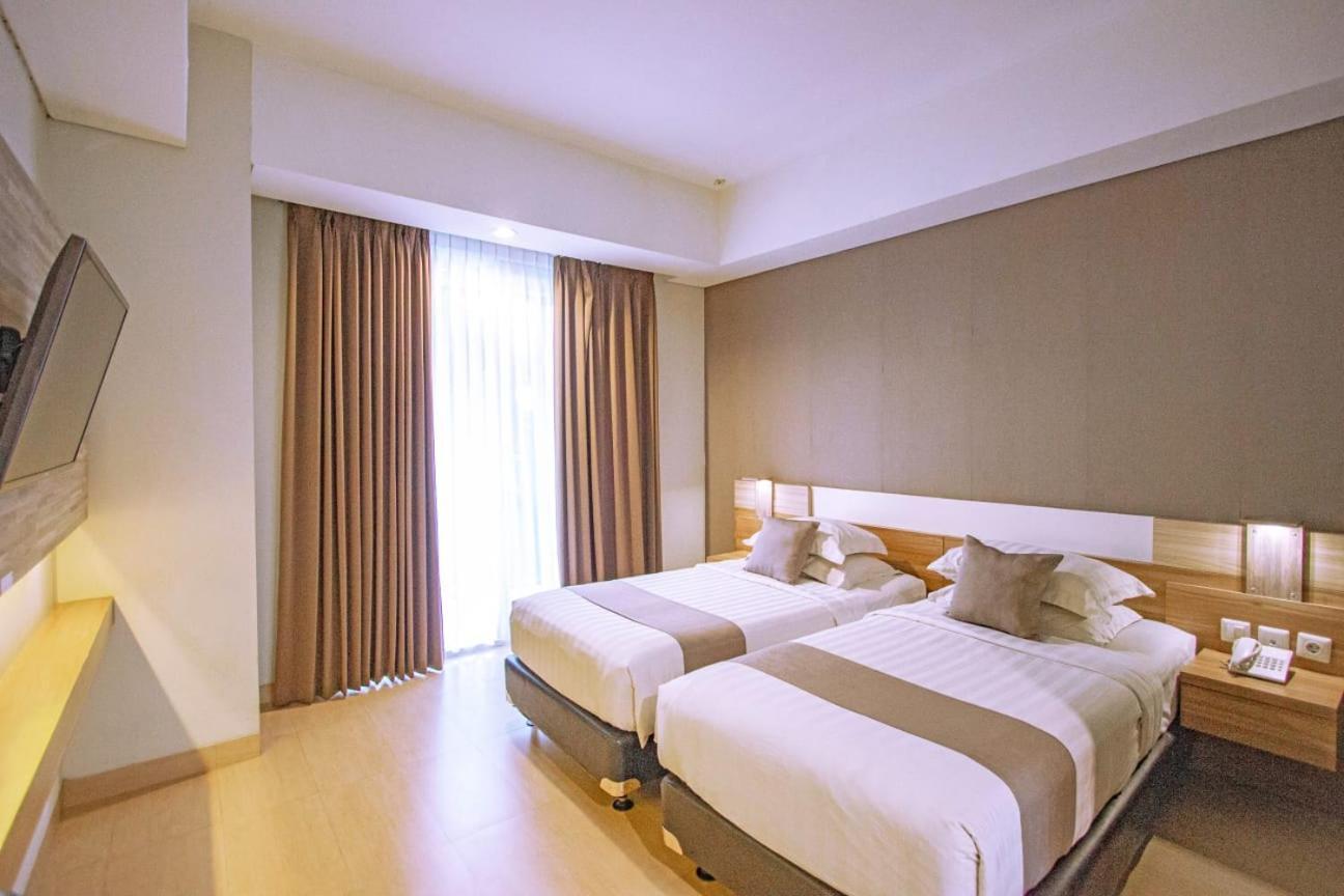 Hotel Fortunagrande Seturan Yogyakarta Exteriör bild