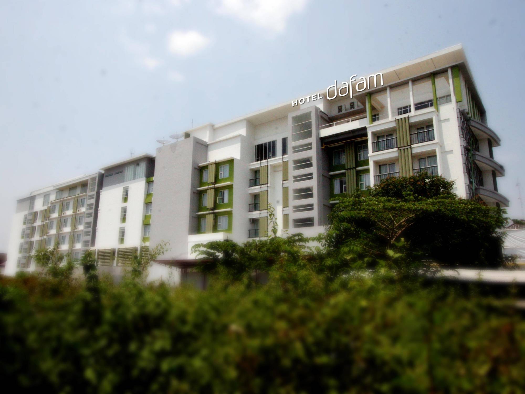 Hotel Fortunagrande Seturan Yogyakarta Exteriör bild