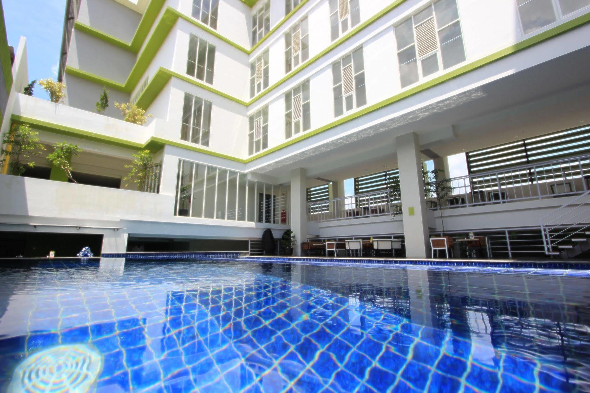 Hotel Fortunagrande Seturan Yogyakarta Exteriör bild