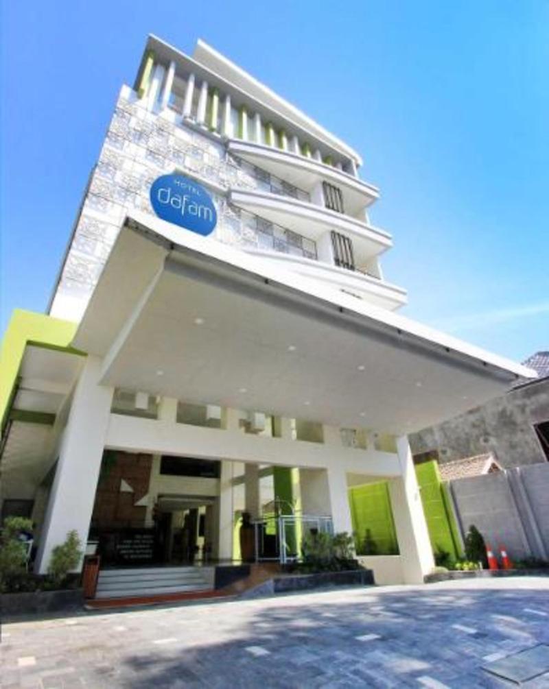 Hotel Fortunagrande Seturan Yogyakarta Exteriör bild